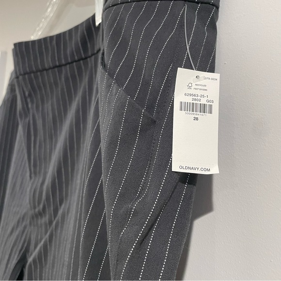 Old Navy Plus High-Waisted Pixie Skinny Ankle Pants, Pinstripe, Size 28R, NWT - Picture 5 of 7